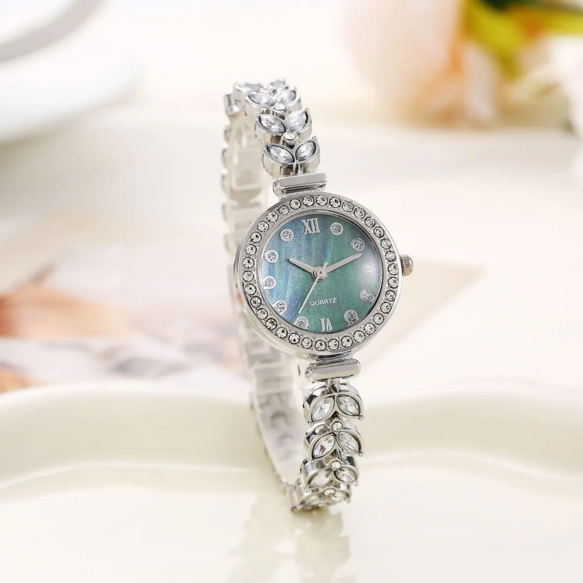 Montre Argentée Design Élégant